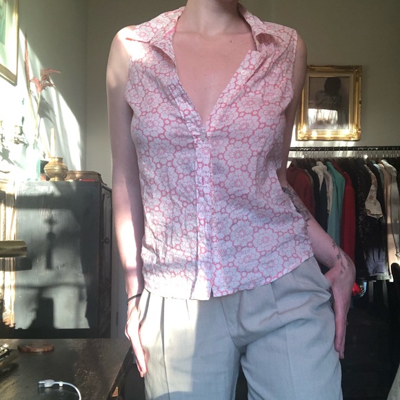 SOLD Boden Summer Sleeveless Button Down - Picture 2 of 6